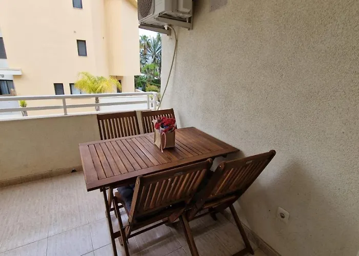 Lovely One Bedroom Unit With Balcony And Pool アパート *
