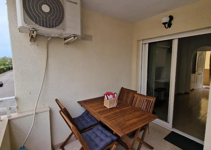 Lovely One Bedroom Unit With Balcony And Pool アパート デニア